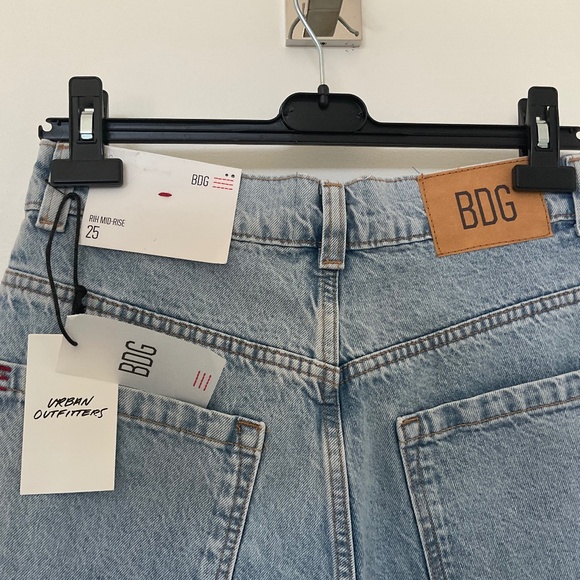 BDG Rih Barrel Mid-Rise Jean - Picture 7 of 7